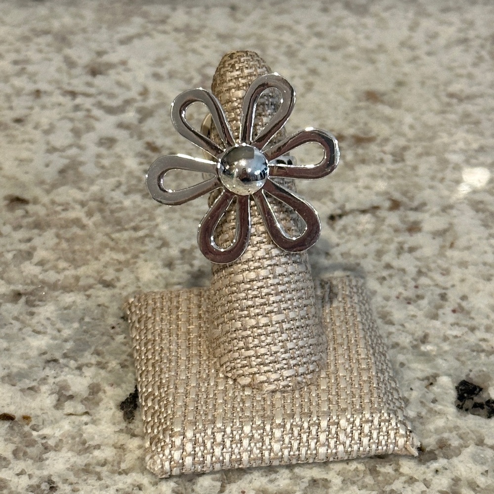 Silver tone Flower Ring size 6